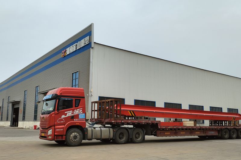 電動單梁起重機(jī)3臺 LD5t—16.8m LD3t—16.5m /2臺 制作完成，發(fā)往江西南昌交付客戶使用。